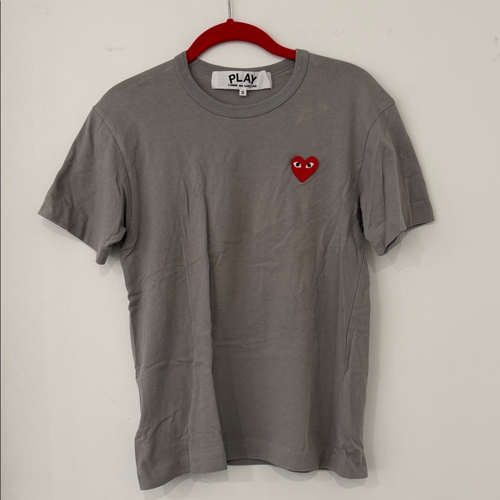 COMME des GARCONS PLAY Gray T-Shirt with Red Heart Logo